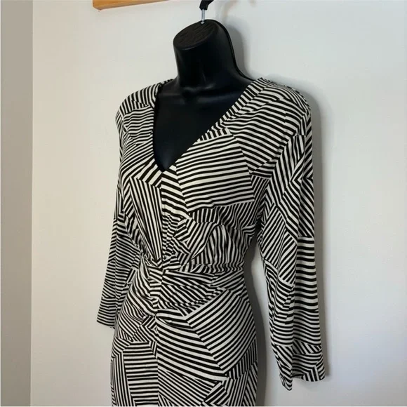 Unique Geometric Dress - Picture 2 of 9